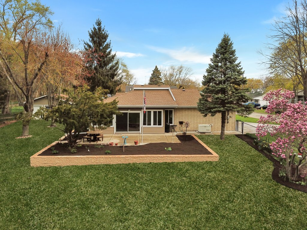 16 Tweed Road Fox Lake, IL 60020 - Photo 4 of 27 a front view of a house with a yard