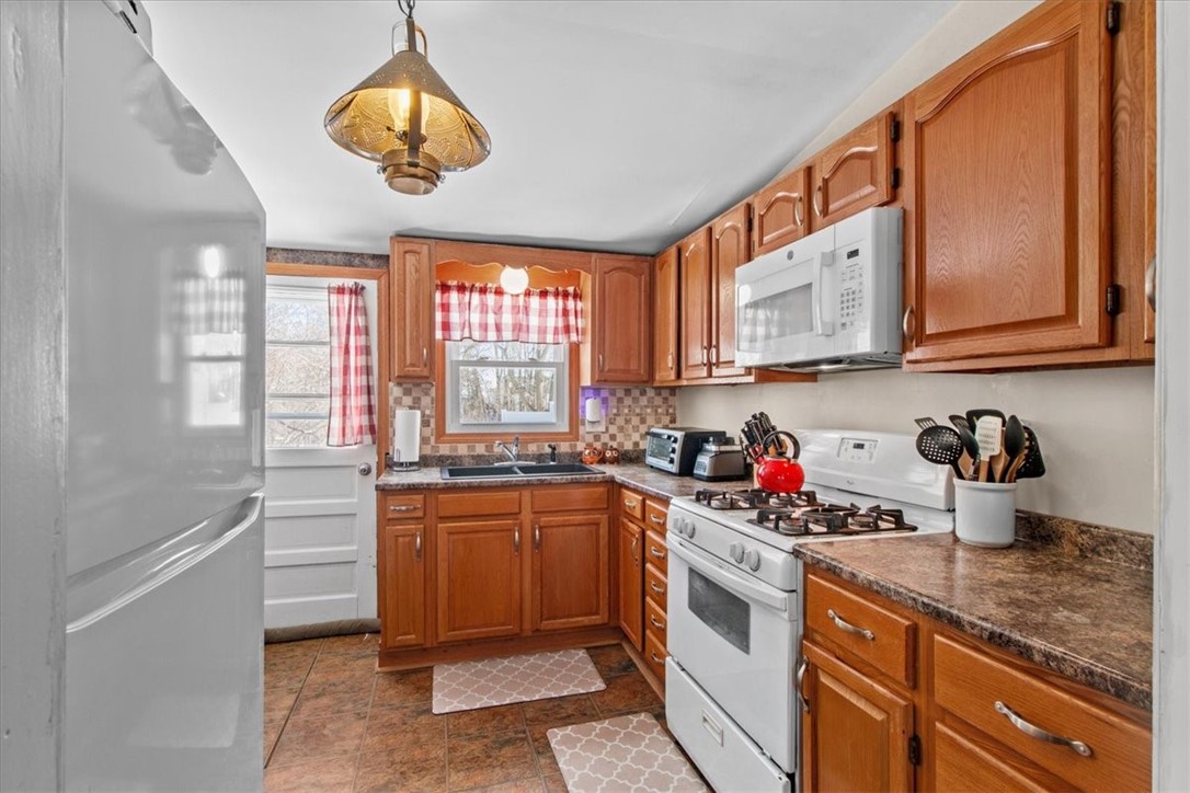 5 Marion Street Westerly, RI 02891 - Photo 7 of 31