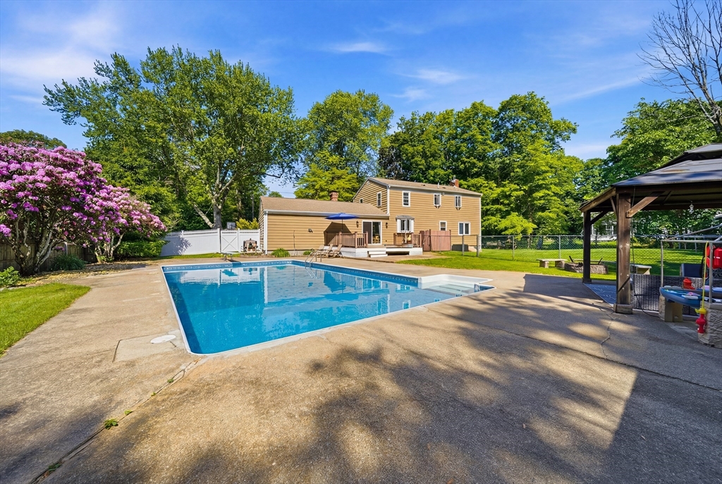652 Old Post Road North Attleboro, MA 02760 - Photo 2 of 42 Gallery Image 2