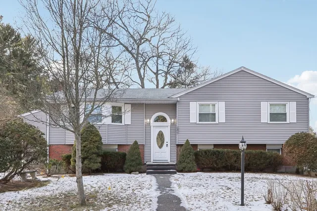 $699,900 | 1 Willow Street, Middleton, MA 01949