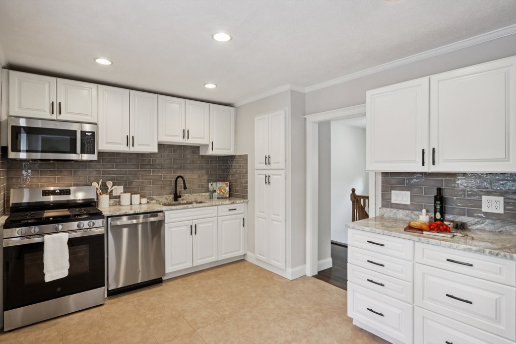 1 Willow Street Middleton, MA 01949 - Photo 3 of 41