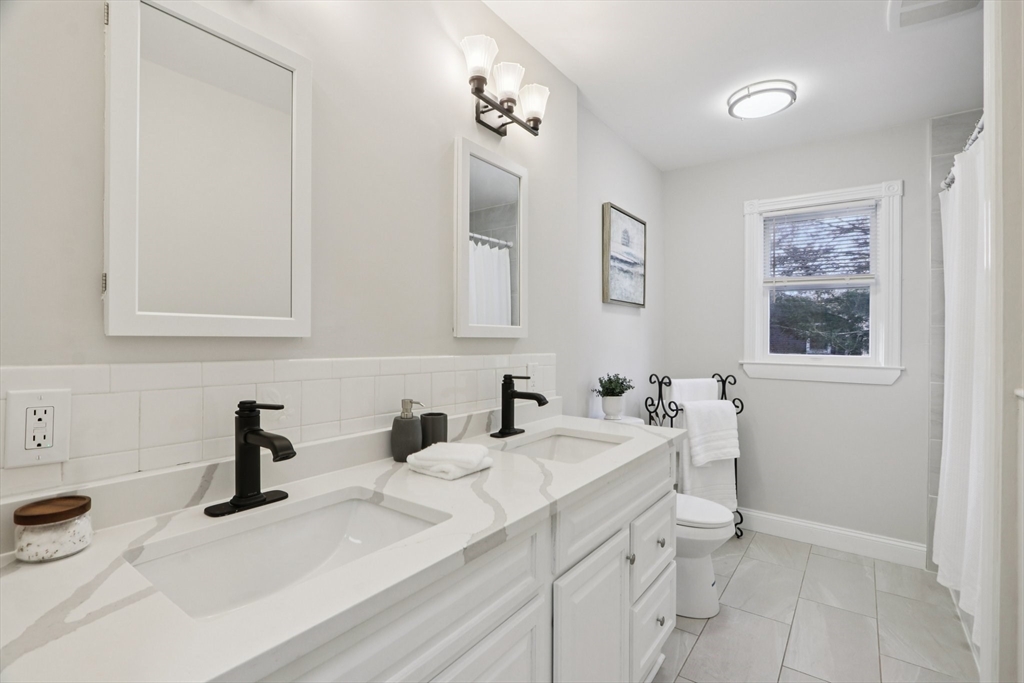 1 Willow Street Middleton, MA 01949 - Photo 4 of 41