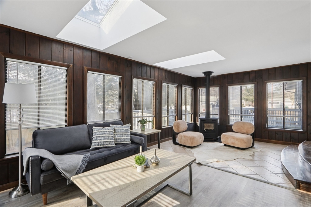 1 Willow Street Middleton, MA 01949 - Photo 5 of 41