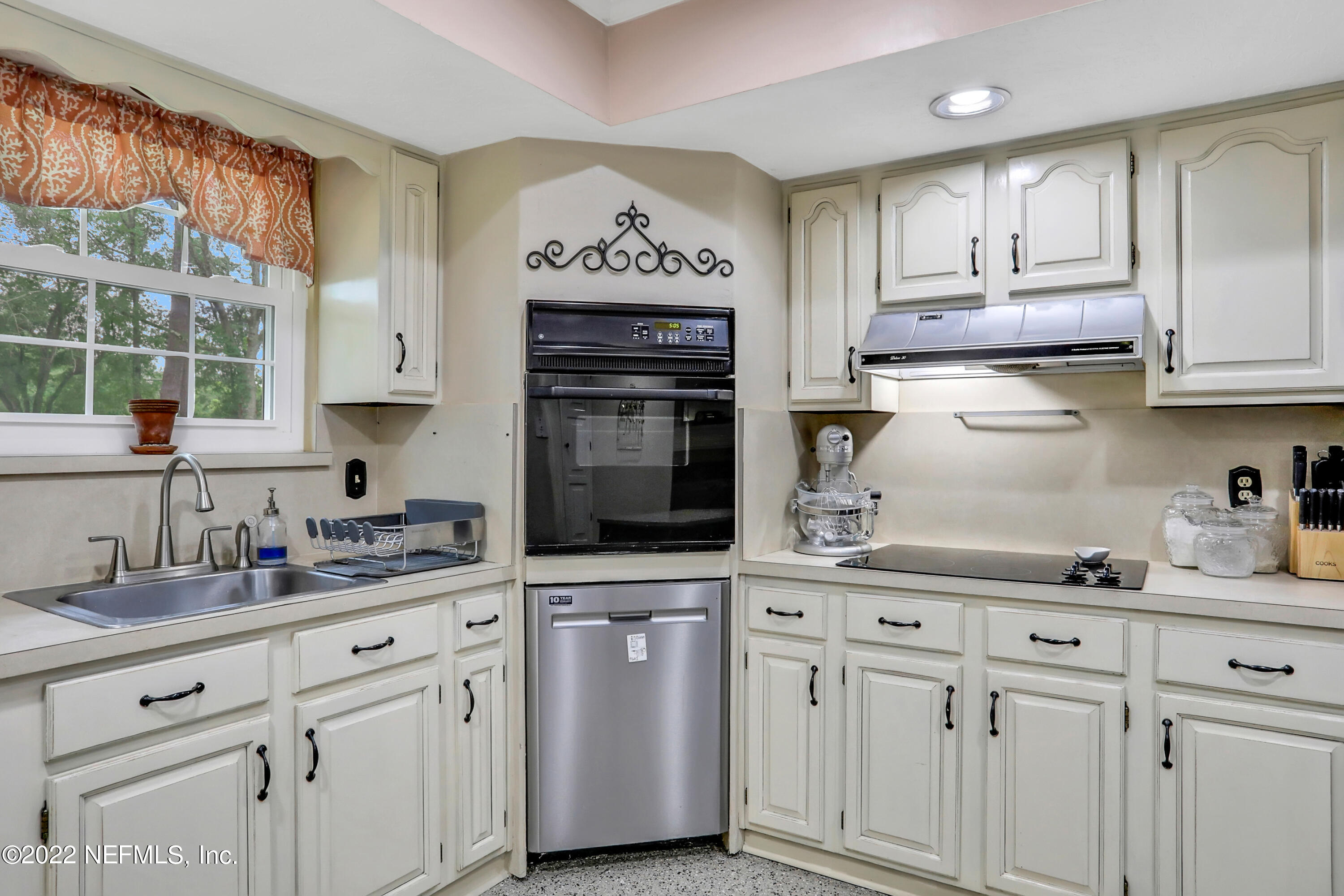 10337 Crystal Springs Road Jacksonville, FL 32221 - Photo 6 of 28 Kitchen 2