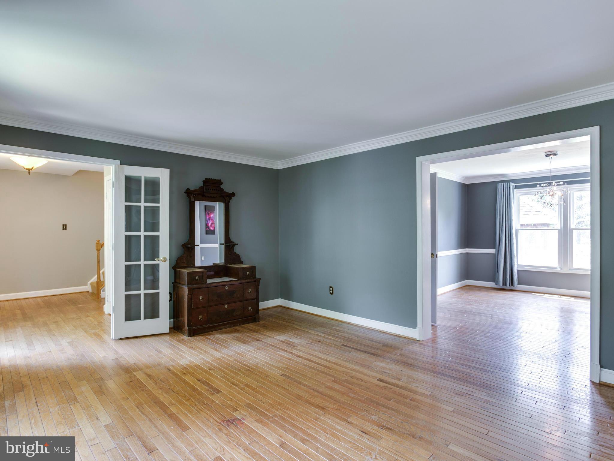 14616 Falling Leaf Way Gaithersburg, MD 20878 - Photo 7 of 30 Living Room