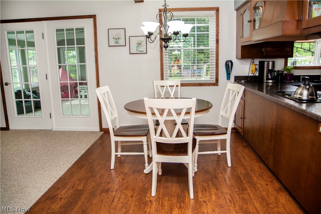 310 Southview Road Canfield, OH 44406 - Photo 13 of 35 Eat-in area next to the family room