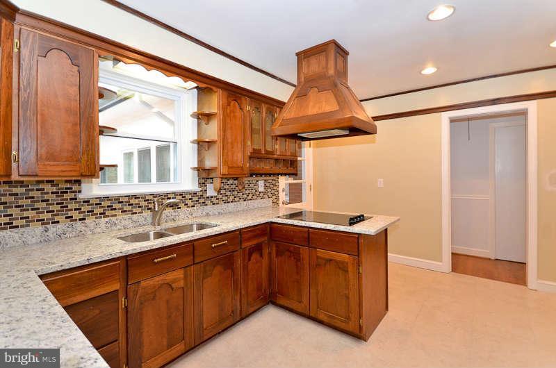 6801 Coolridge Road Temple Hills, MD 20748 - Photo 14 of 26 Kitchen