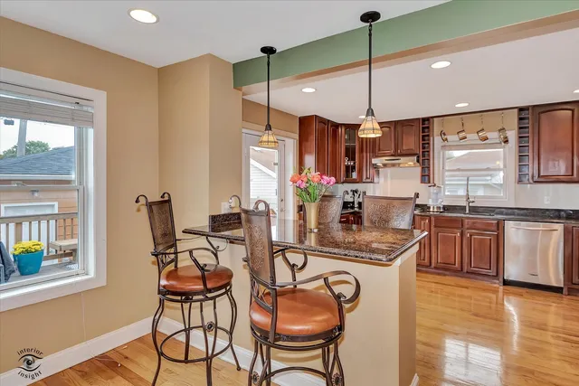 $475,000 | 9521 South Sawyer Avenue, Evergreen Park, IL 60805