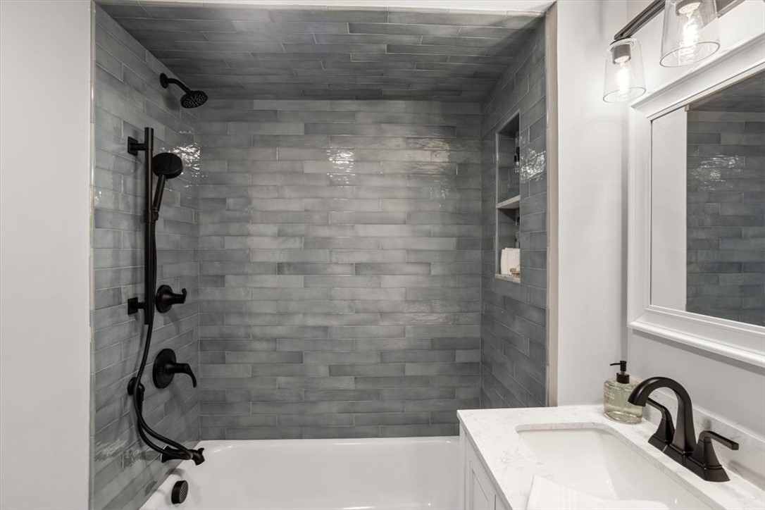 9 Whitwell Place Newport, RI 02840 - Photo 32 of 42
