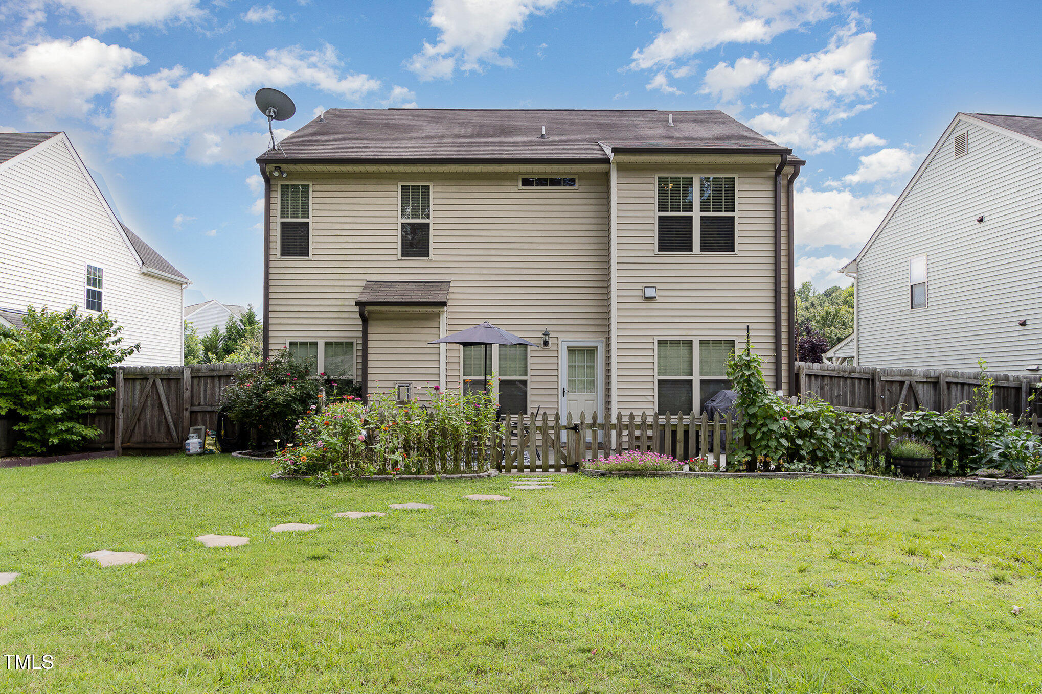 118 Truss Way Durham, NC 27704 - Photo 27 of 27 a front view of a house with garden
