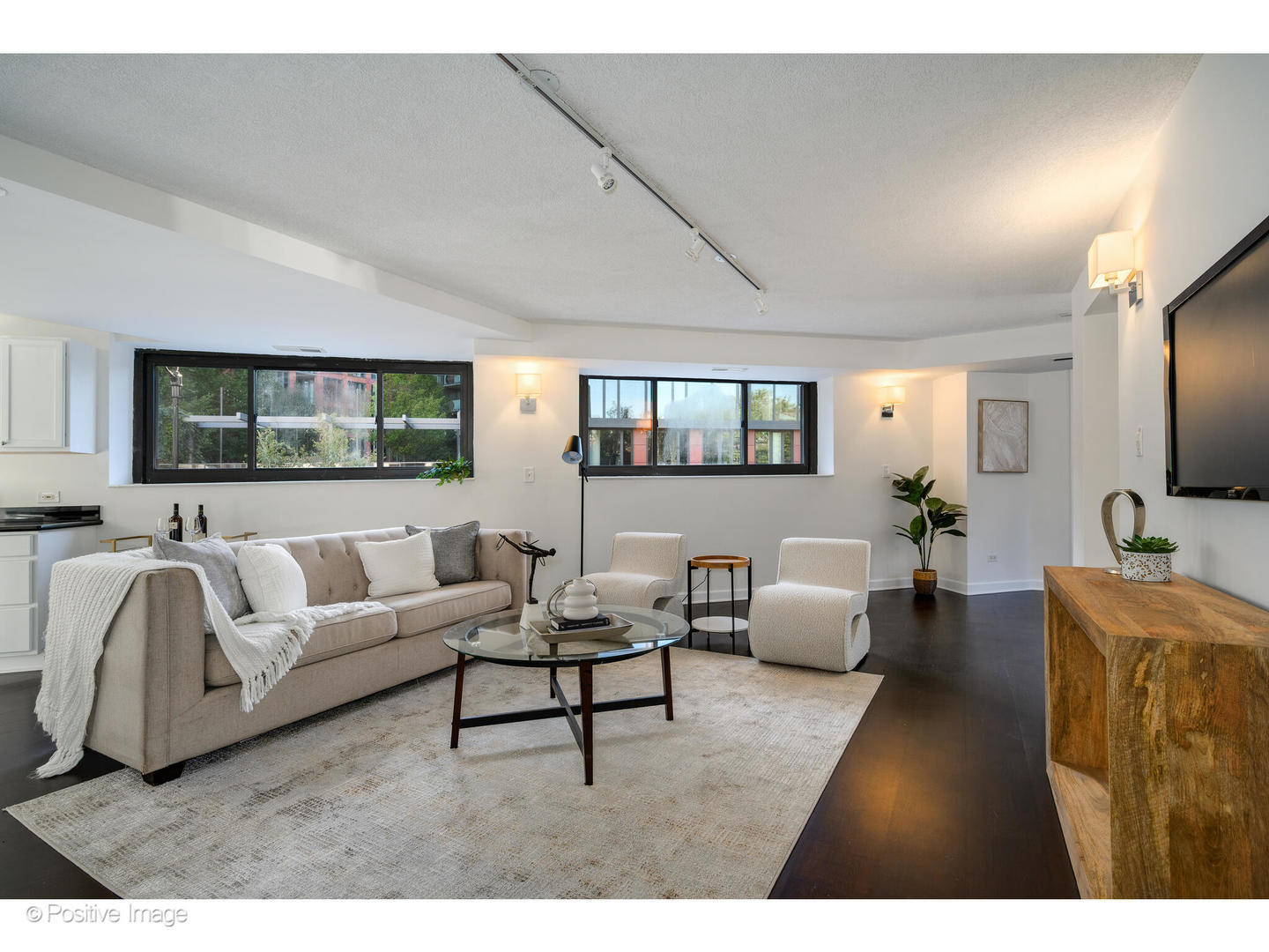 885 West Lill Avenue, Unit 3 Chicago, IL 60614 - Photo 11 of 23 a living room with furniture and a flat screen tv