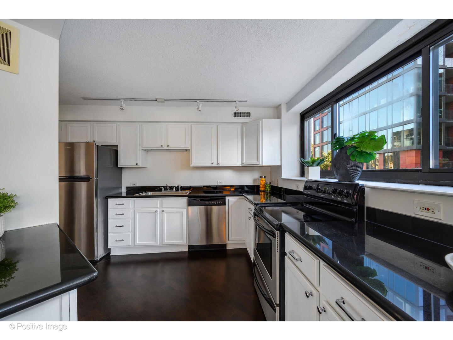 885 West Lill Avenue, Unit 3 Chicago, IL 60614 - Photo 14 of 23 a kitchen with stainless steel appliances a sink dishwasher a stove a refrigerator a sink and dishwasher with wooden floor