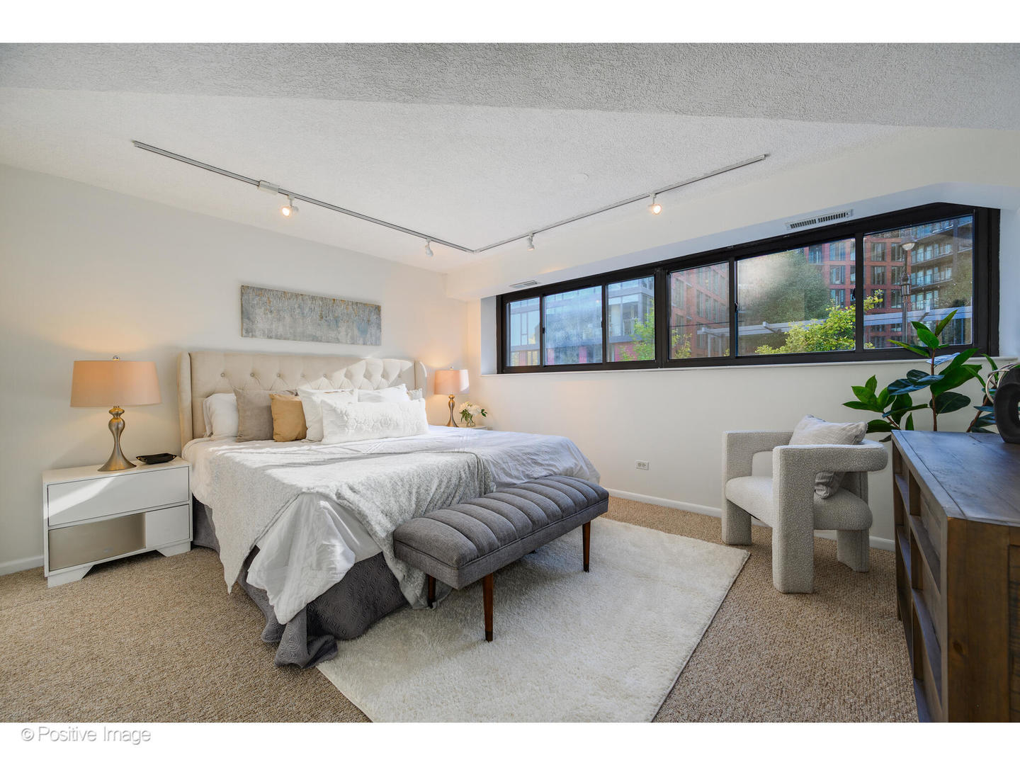 885 West Lill Avenue, Unit 3 Chicago, IL 60614 - Photo 15 of 23 a bedroom with a bed window and couch