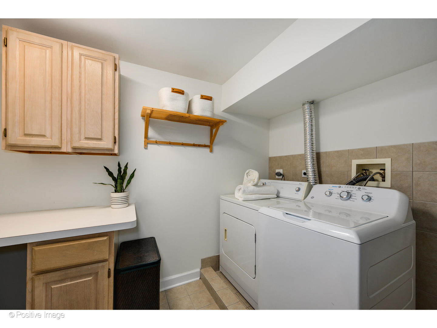 885 West Lill Avenue, Unit 3 Chicago, IL 60614 - Photo 21 of 23 a utility room with dryer and washer
