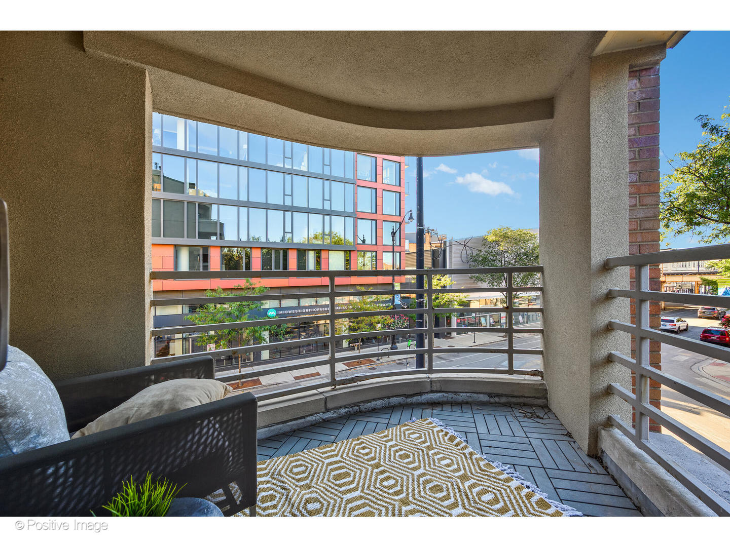 885 West Lill Avenue, Unit 3 Chicago, IL 60614 - Photo 23 of 23 a view of a living room and wooden floor