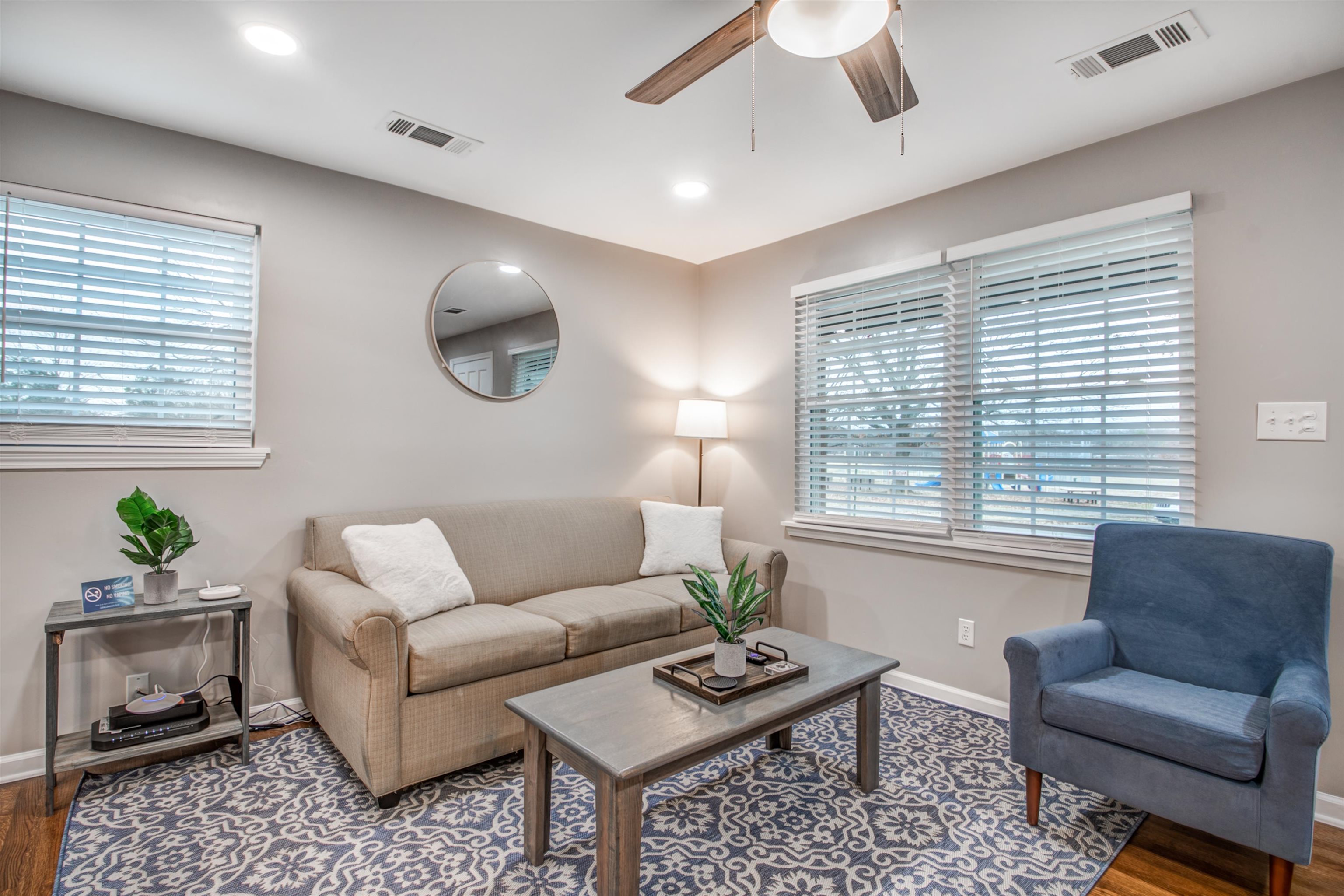 1277 Wellsville Road Memphis, TN 38117 - Photo 10 of 39 a living room with furniture and wooden floor