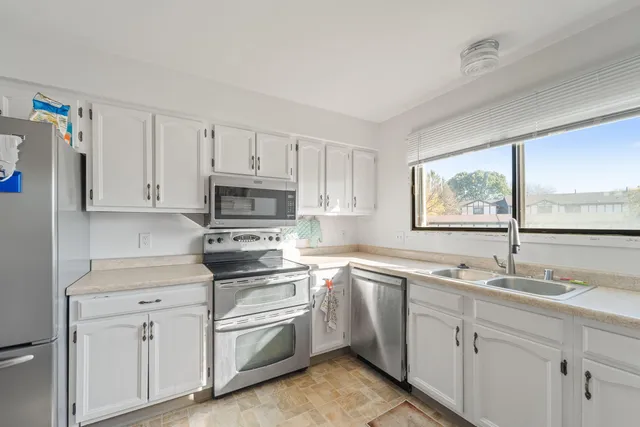 $190,000 | 5742 Cambridge Circle, Unit 2, Mount Pleasant, WI 53406