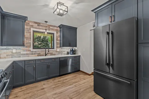 $425,000 | 12 Oak Shore Drive, Burnsville, MN 55306