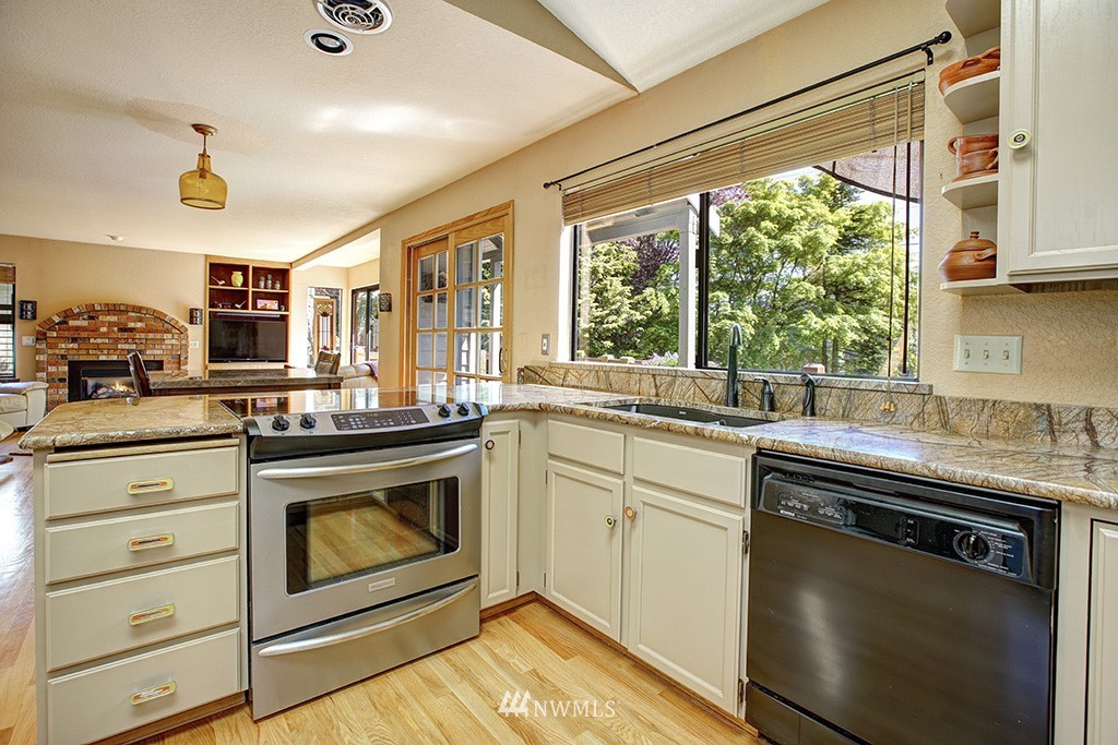 23611 Meridian Place West Bothell, WA 98021 - Photo 7 of 24