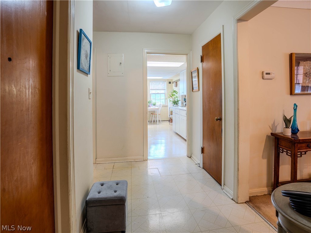 13699 Cedar Road Cleveland, OH 44118 - Photo 27 of 49