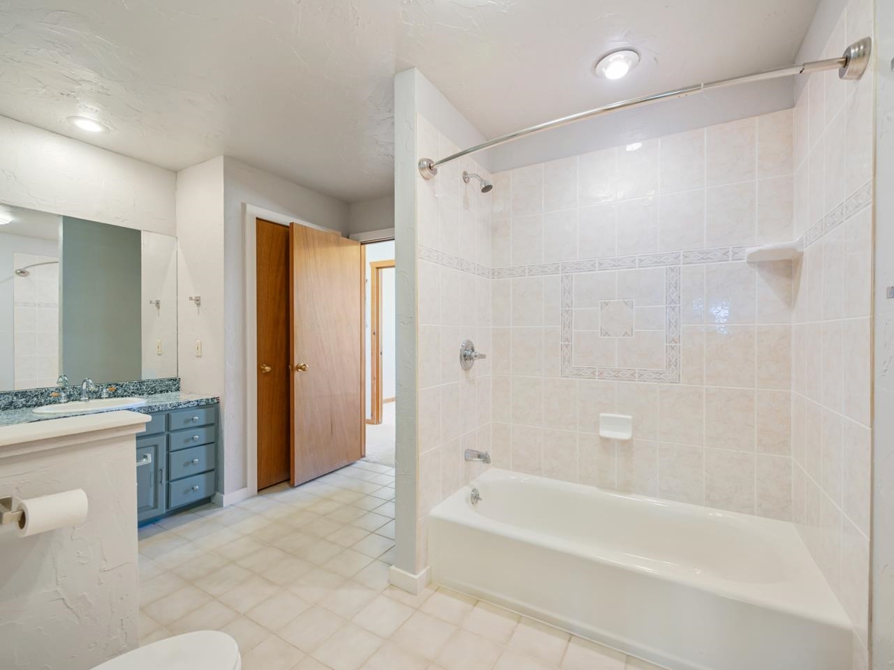 1140-23 23 1/2 Road Grand Junction, CO 81505 - Photo 33 of 42 a bathroom with a bathtub and a shower