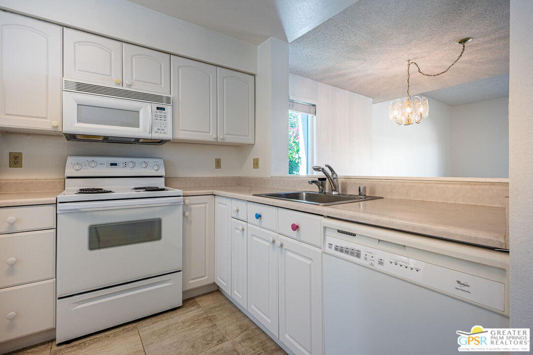 845 East Arenas Road Palm Springs, CA 92262 - Photo 2 of 41