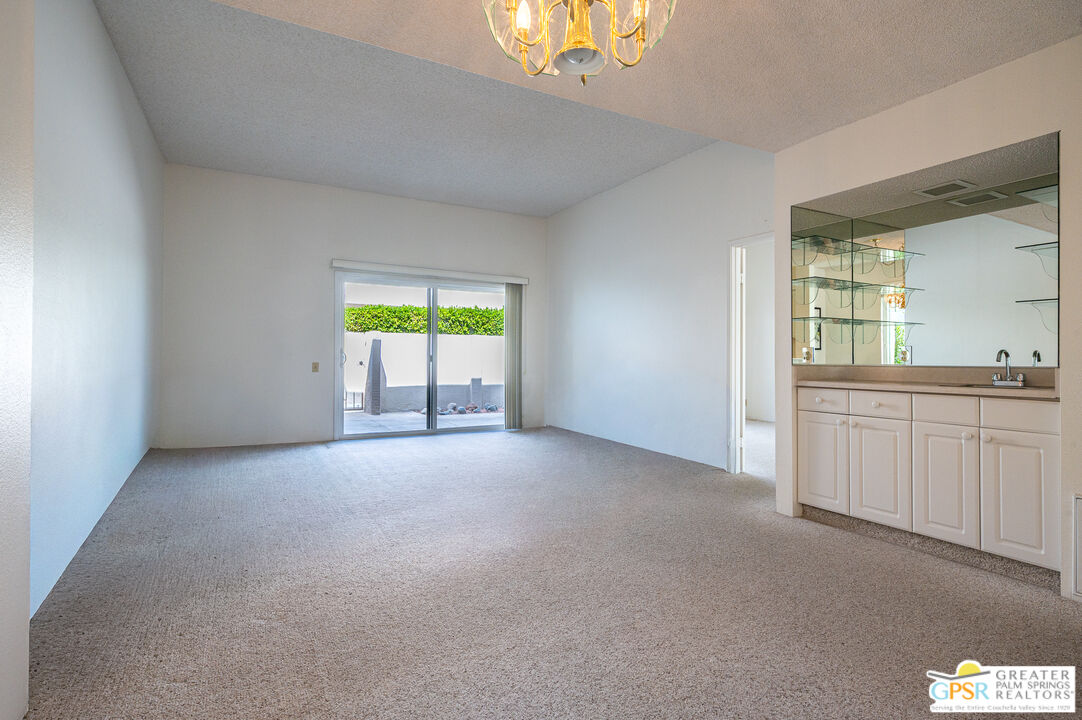 845 East Arenas Road Palm Springs, CA 92262 - Photo 4 of 41