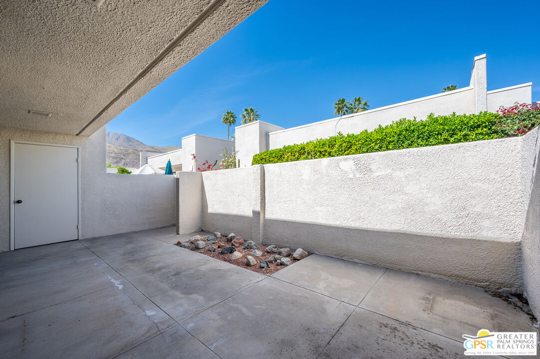 845 East Arenas Road Palm Springs, CA 92262 - Photo 8 of 41