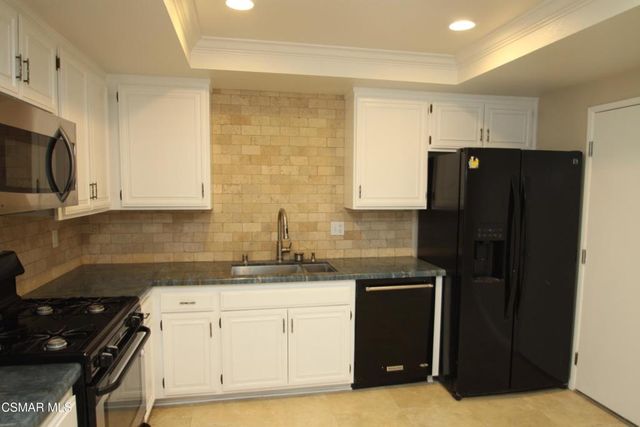 $3,000 | 941 Mobil Avenue, Camarillo, CA 93010