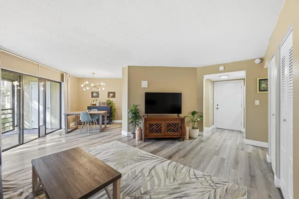 $179,000 | 6755 West Broward Boulevard, Unit 304, Plantation, FL 33317