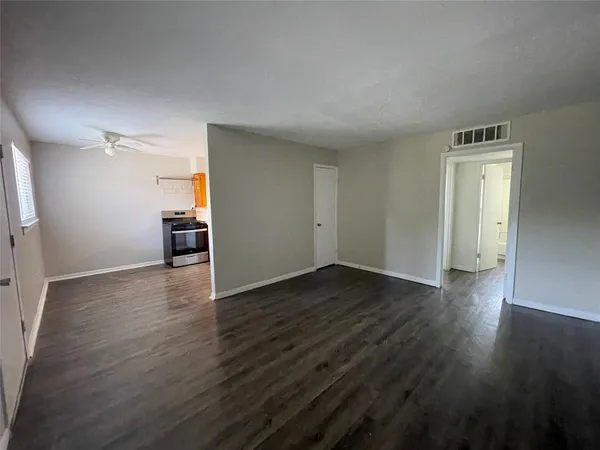 $999 | 3106 Duval Street, Unit 307, Austin, TX 78705