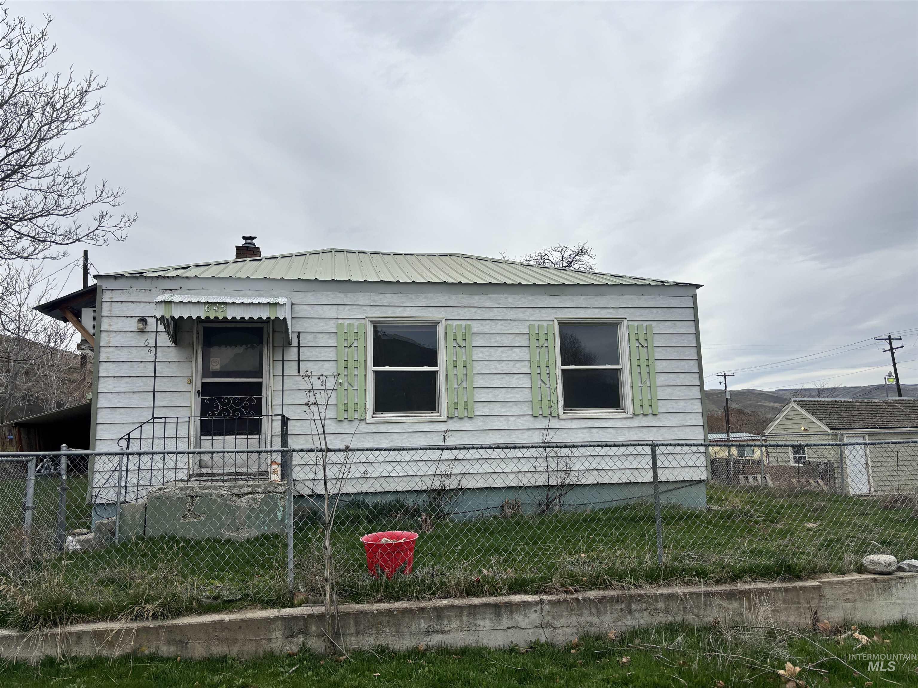 645 3rd Street East Huntington, OR 97907 - Photo 3 of 35
