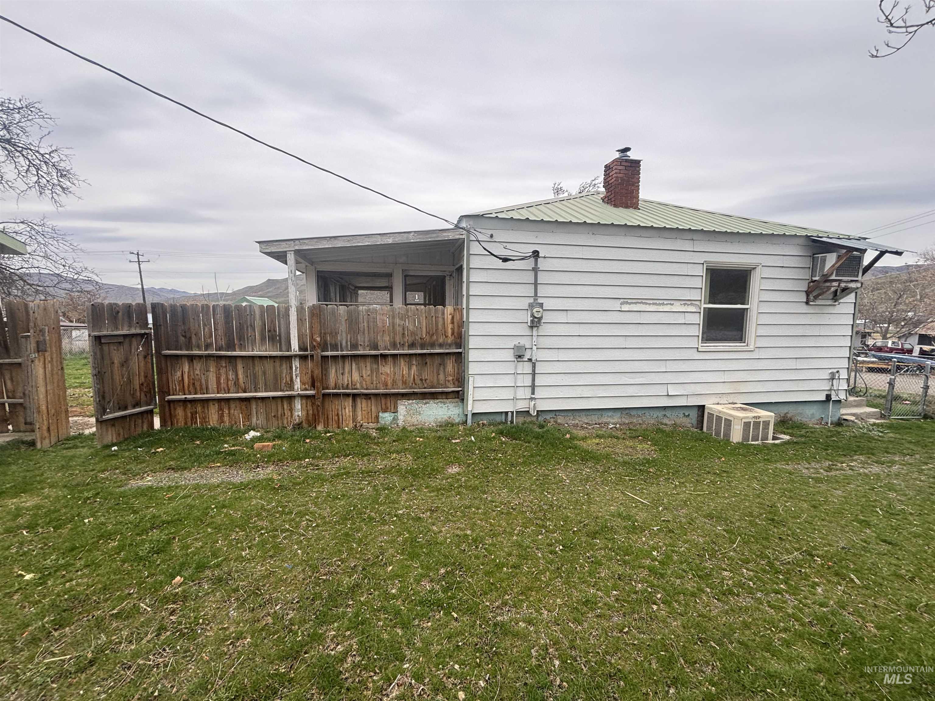 645 3rd Street East Huntington, OR 97907 - Photo 4 of 35