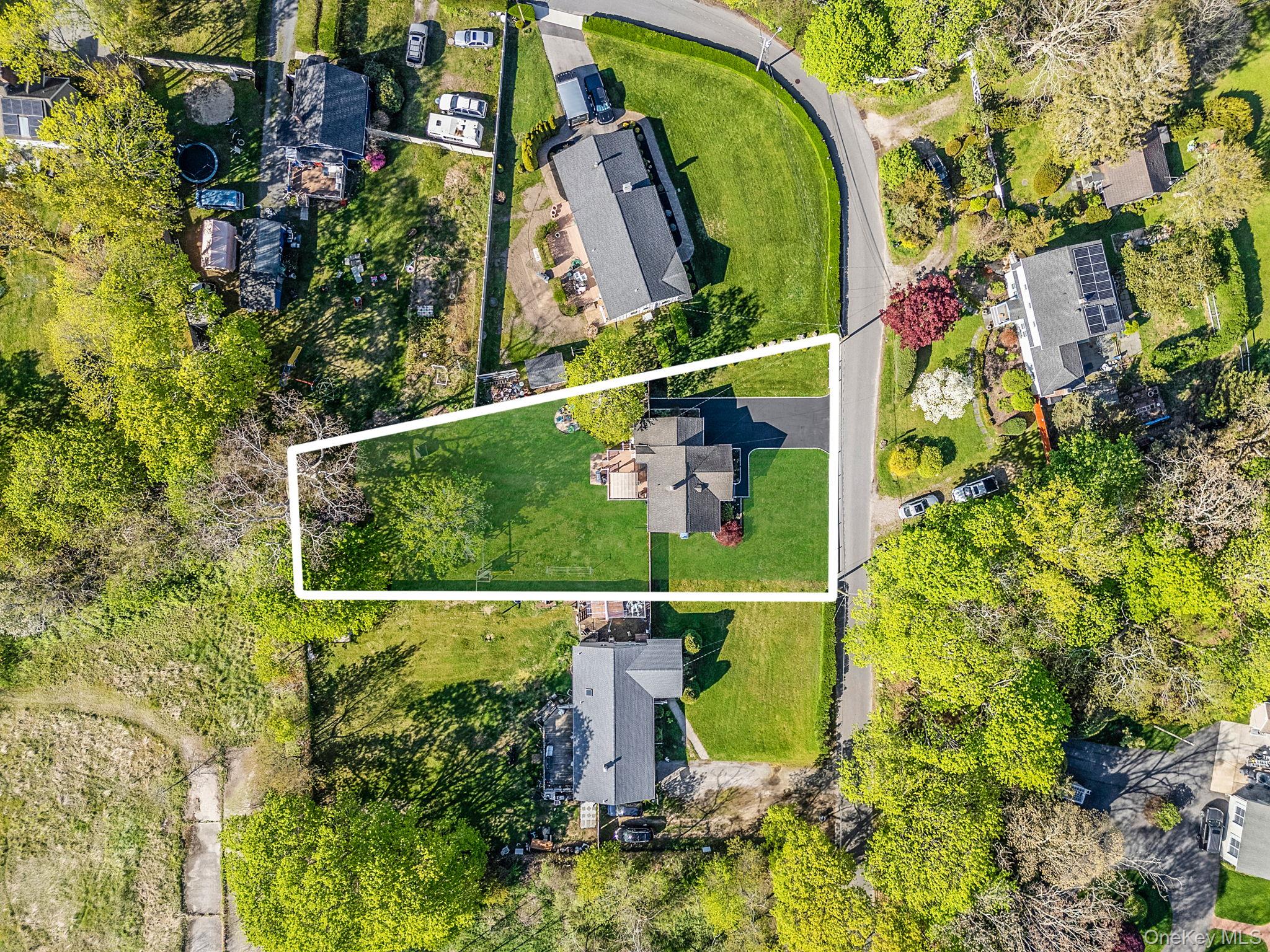 66 Hedge Road East Patchogue, NY 11772 - Photo 4 of 32