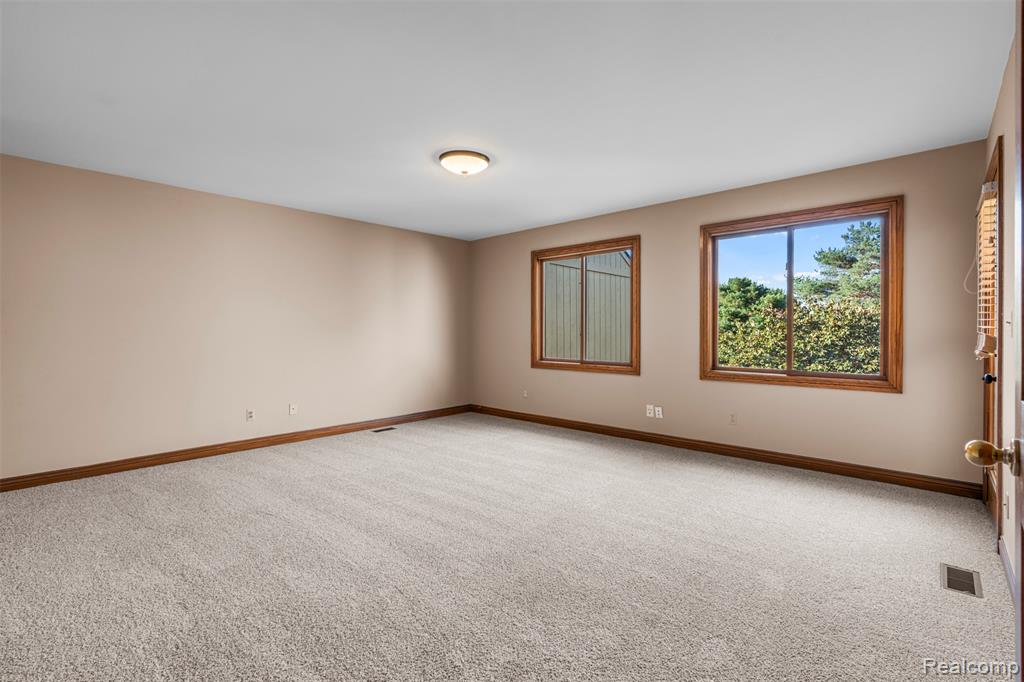 2289 Rochelle Park Drive Rochester Hills, MI 48309 - Photo 19 of 39