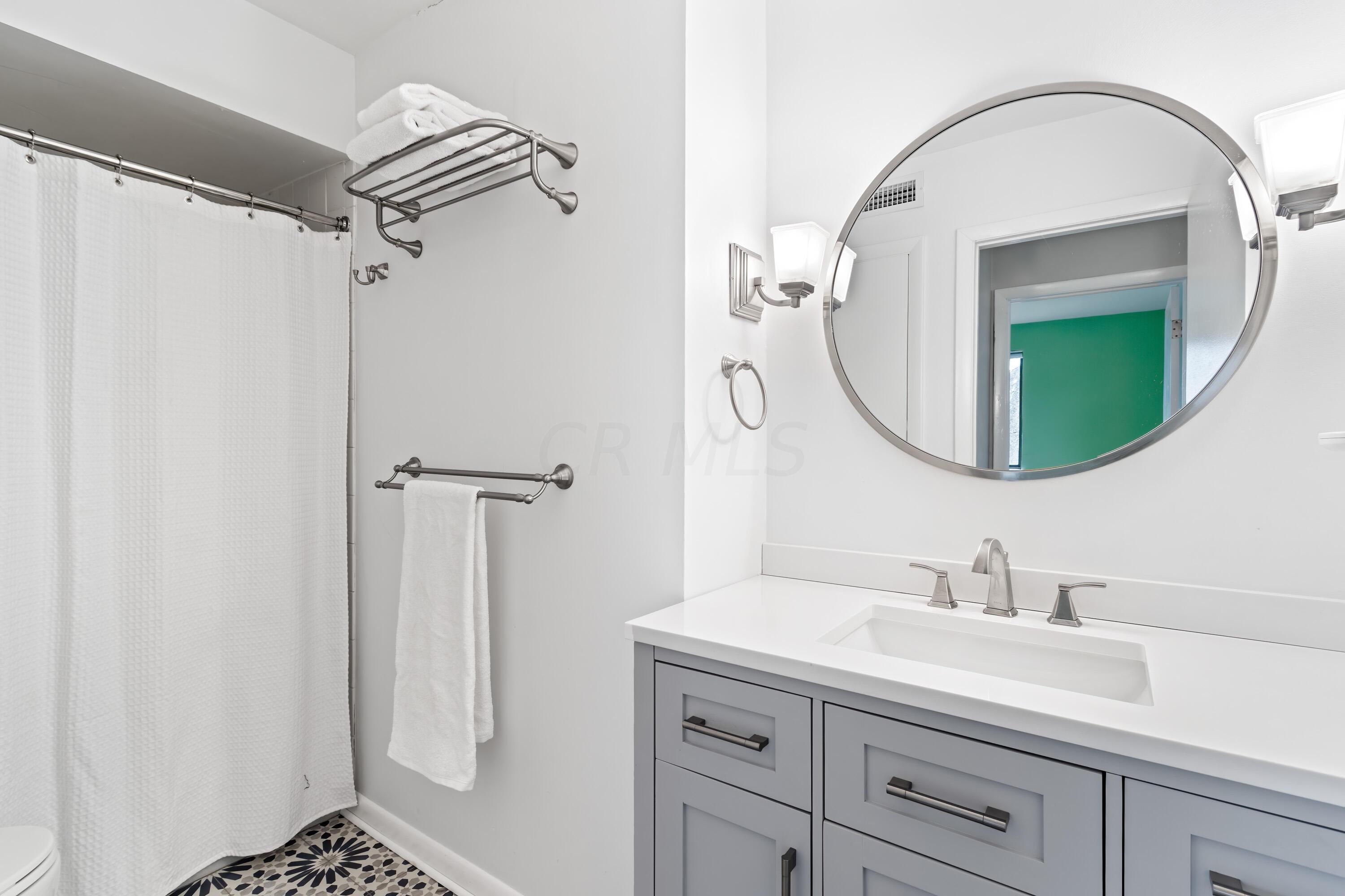 1850 Fishinger Road, Unit 4 Upper Arlington, OH 43221 - Photo 21 of 28 Full Bathroom