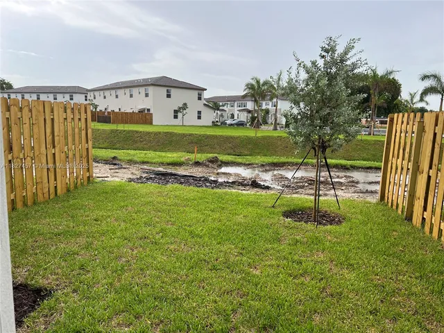 a view of a fountain in front of a house