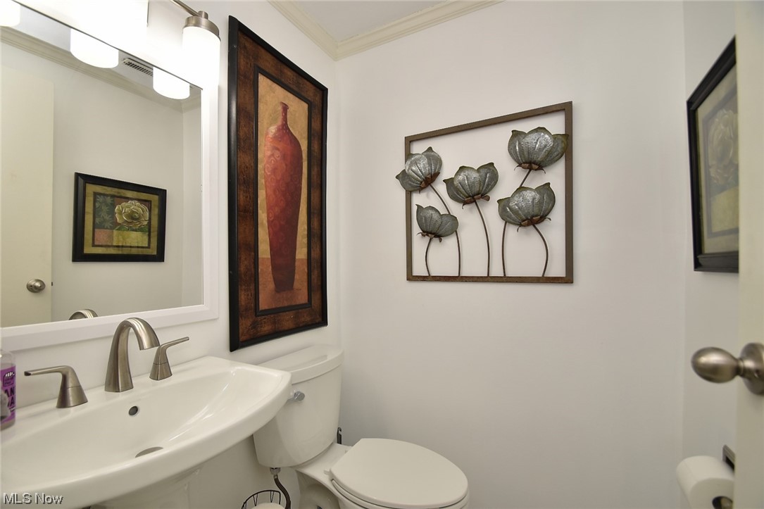 998 Som Center Road, Unit D1 Cleveland, OH 44143 - Photo 13 of 35 Gallery Image 13