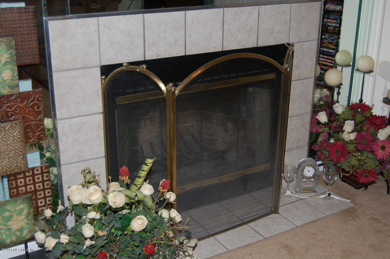 952 Aries Road West Jacksonville, FL 32216 - Photo 8 of 12 Fireplace