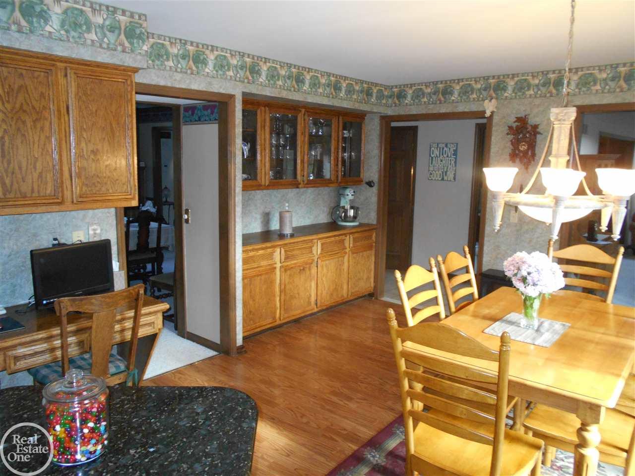 736 Stanford Circle Rochester Hills, MI 48309 - Photo 17 of 41