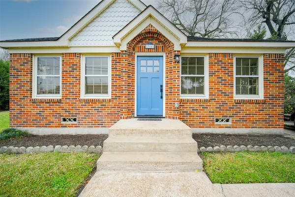 $2,350 | 716 Kelley Street, Houston, TX 77009