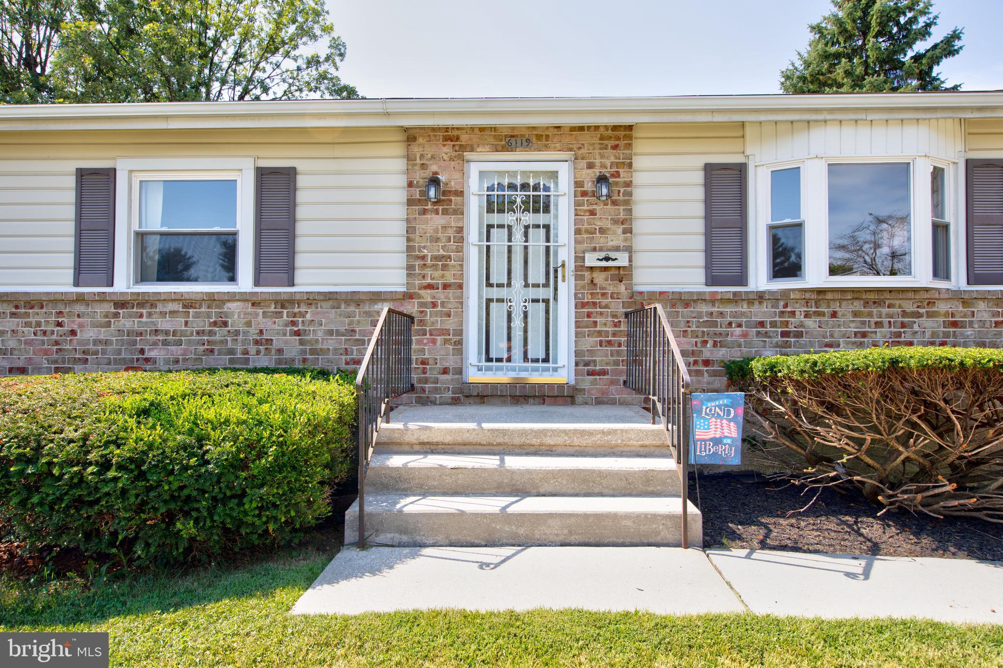 6119 Deerbrook Road Baltimore, MD 21228 - Photo 3 of 28 Front porch