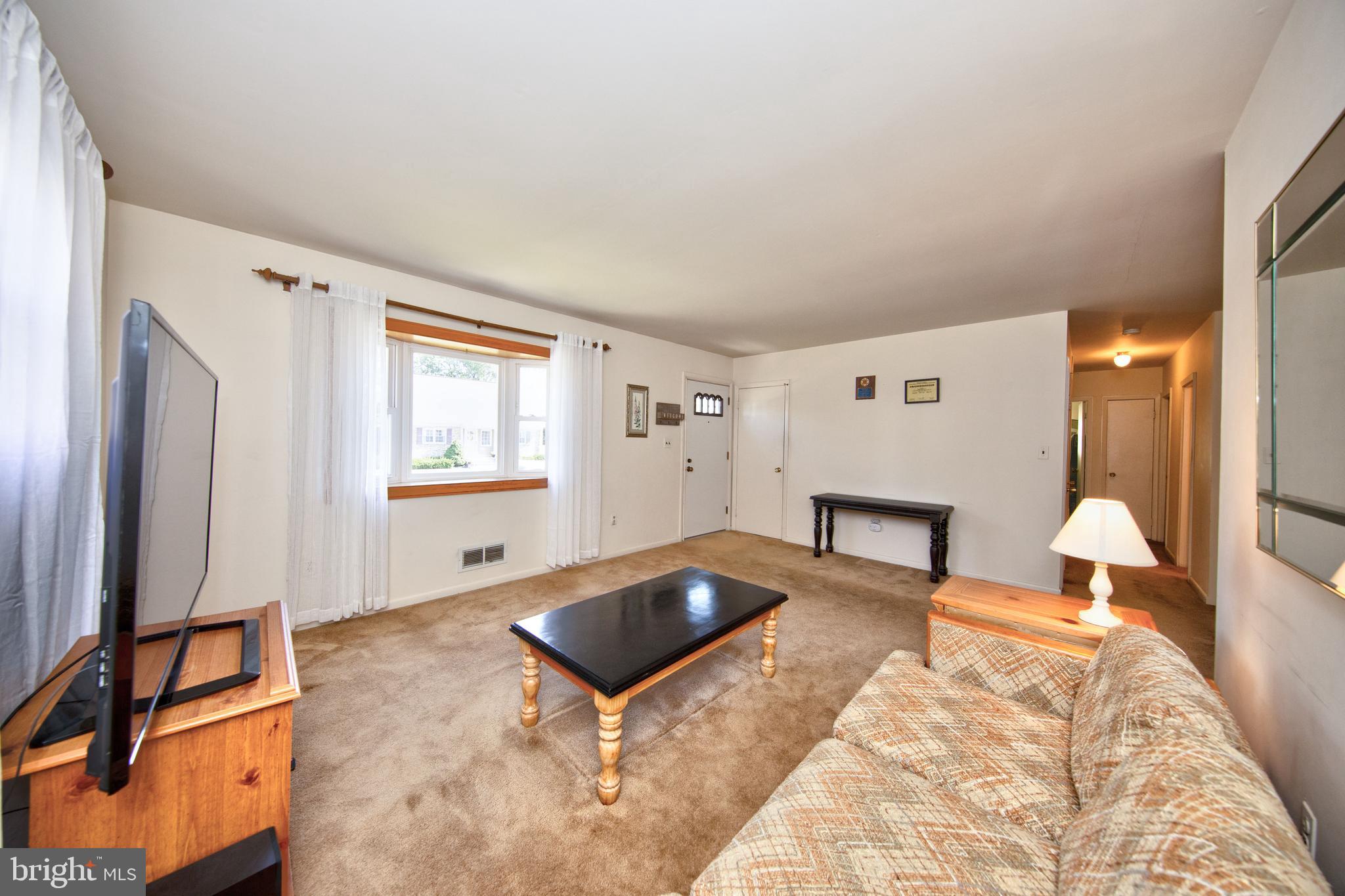 6119 Deerbrook Road Baltimore, MD 21228 - Photo 6 of 28 Living room