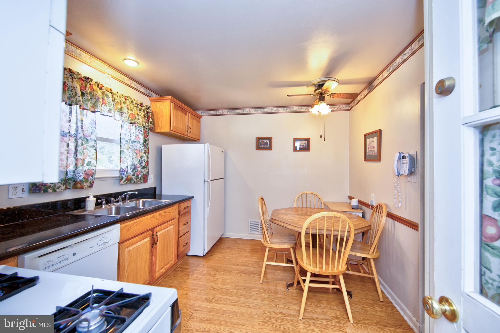 6119 Deerbrook Road Baltimore, MD 21228 - Photo 10 of 28 Kitchen with all appliances