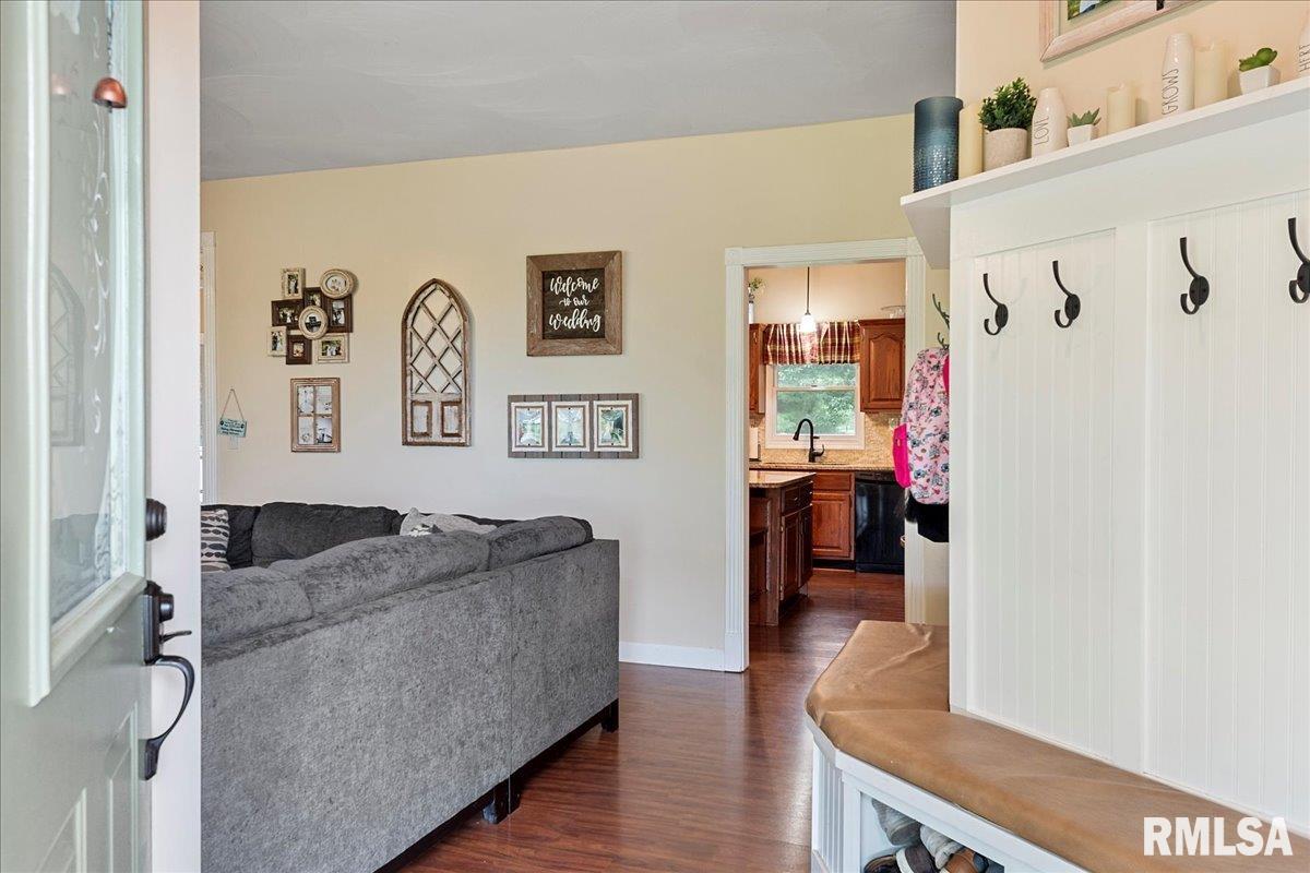 1450 Lenhart Road Springfield, IL 62711 - Photo 4 of 46 Gallery Image 4