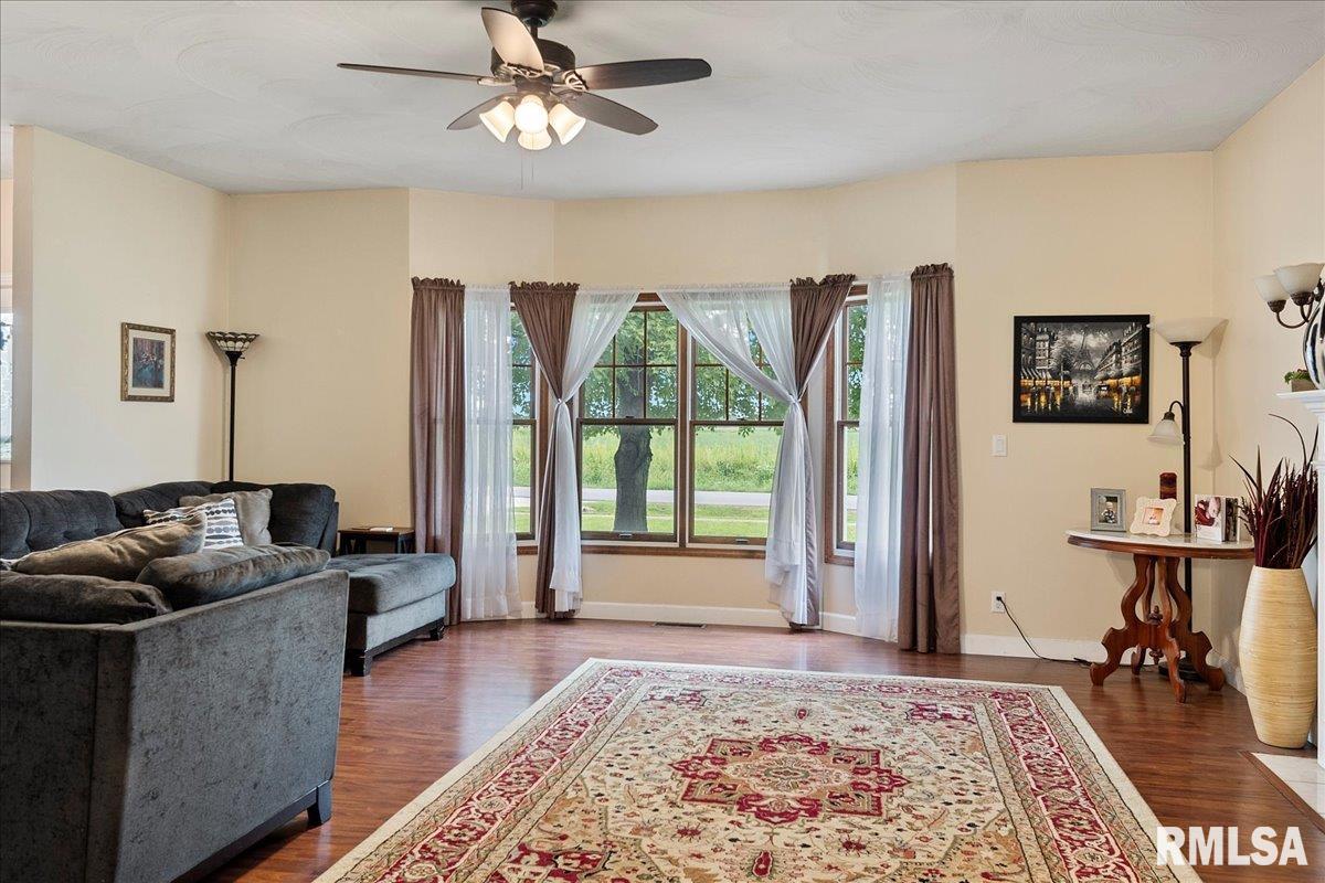 1450 Lenhart Road Springfield, IL 62711 - Photo 7 of 46 Gallery Image 7