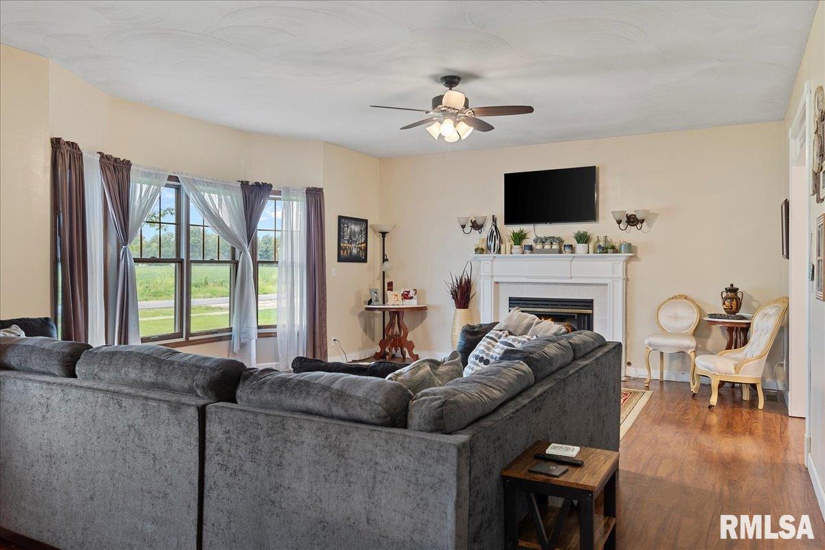1450 Lenhart Road Springfield, IL 62711 - Photo 8 of 46 Gallery Image 8