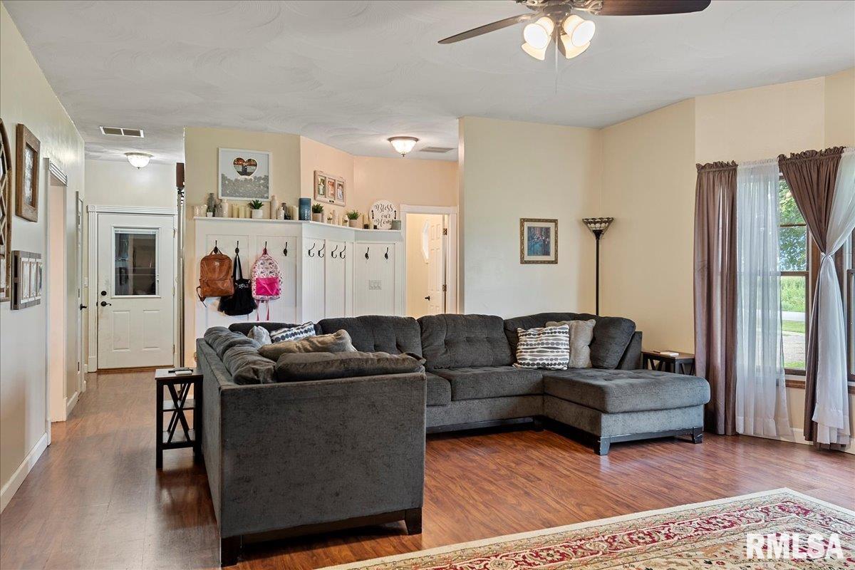 1450 Lenhart Road Springfield, IL 62711 - Photo 9 of 46 Gallery Image 9