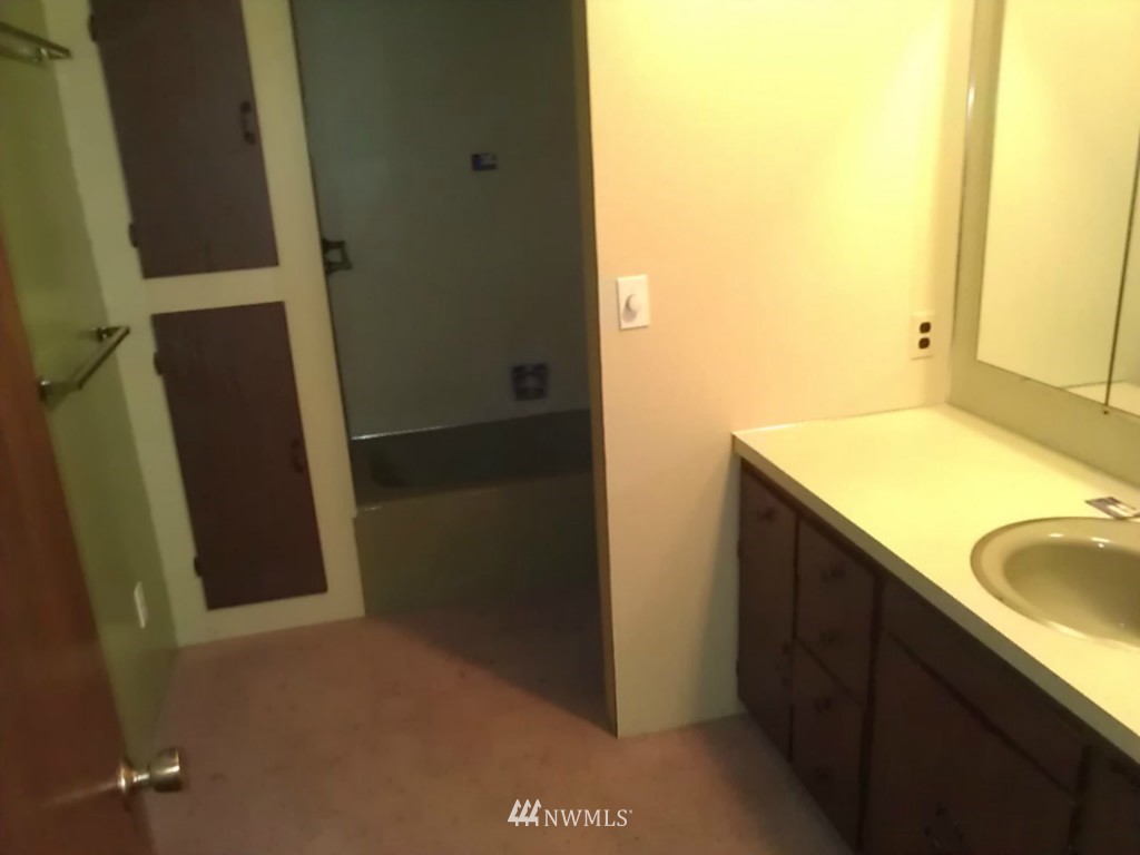 9011 Northeast North Shore Road Belfair, WA 98528 - Photo 12 of 14 Gallery Image 12