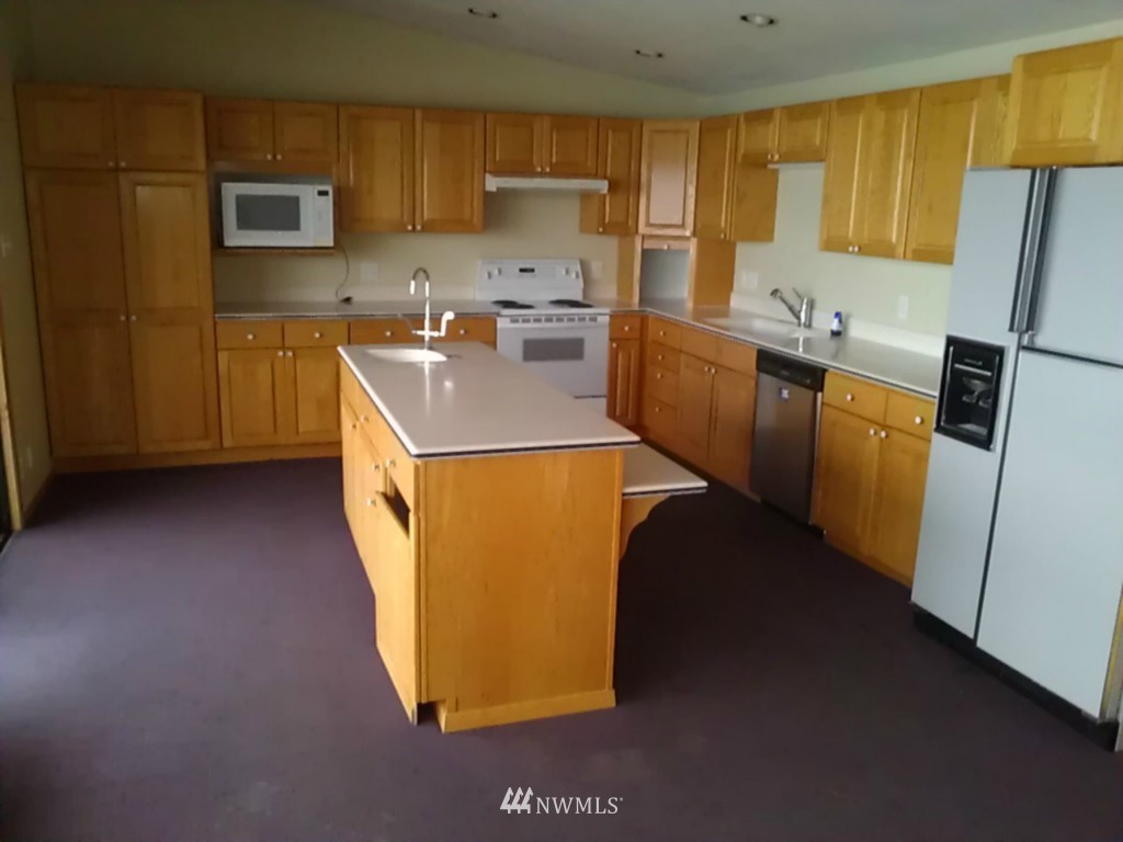 9011 Northeast North Shore Road Belfair, WA 98528 - Photo 10 of 14 Gallery Image 10